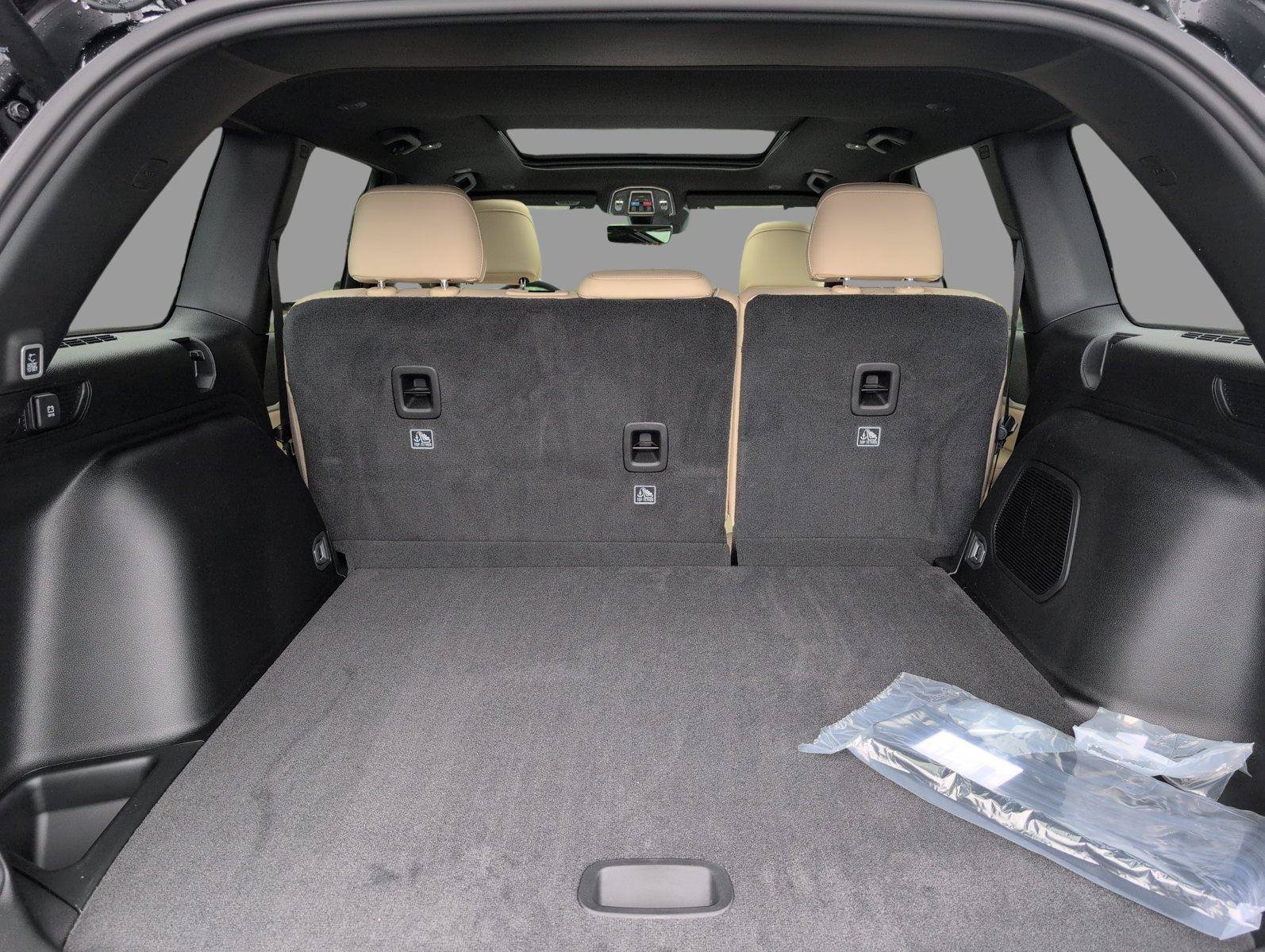 New 2026 Jeep Grand Cherokee Limited w/ Luxury Tech Group II RWD image 5