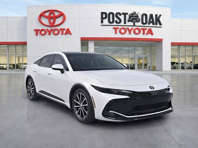 Used 2023 Toyota Crown XLE image 1