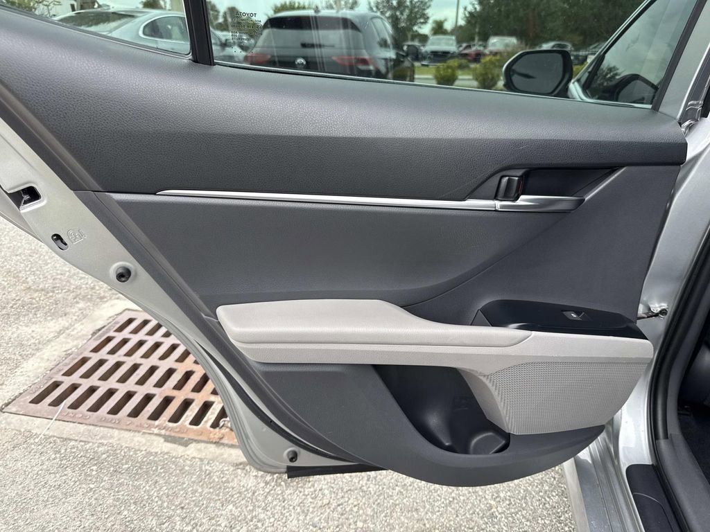 Used 2020 Toyota Camry LE image 13