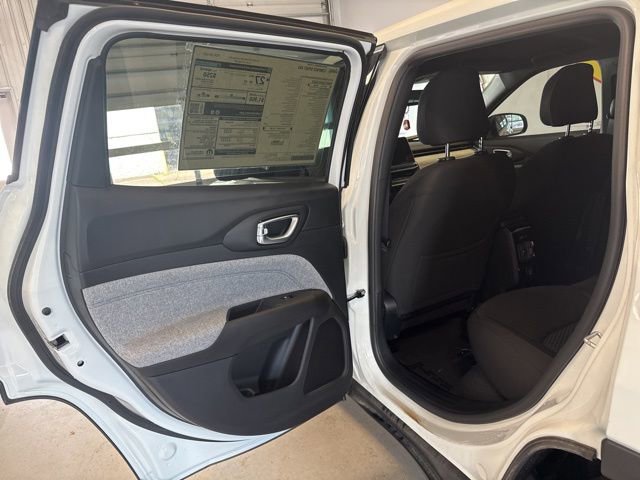 Used 2025 Jeep Compass Sport w/ Mopar Graphics Package image 11