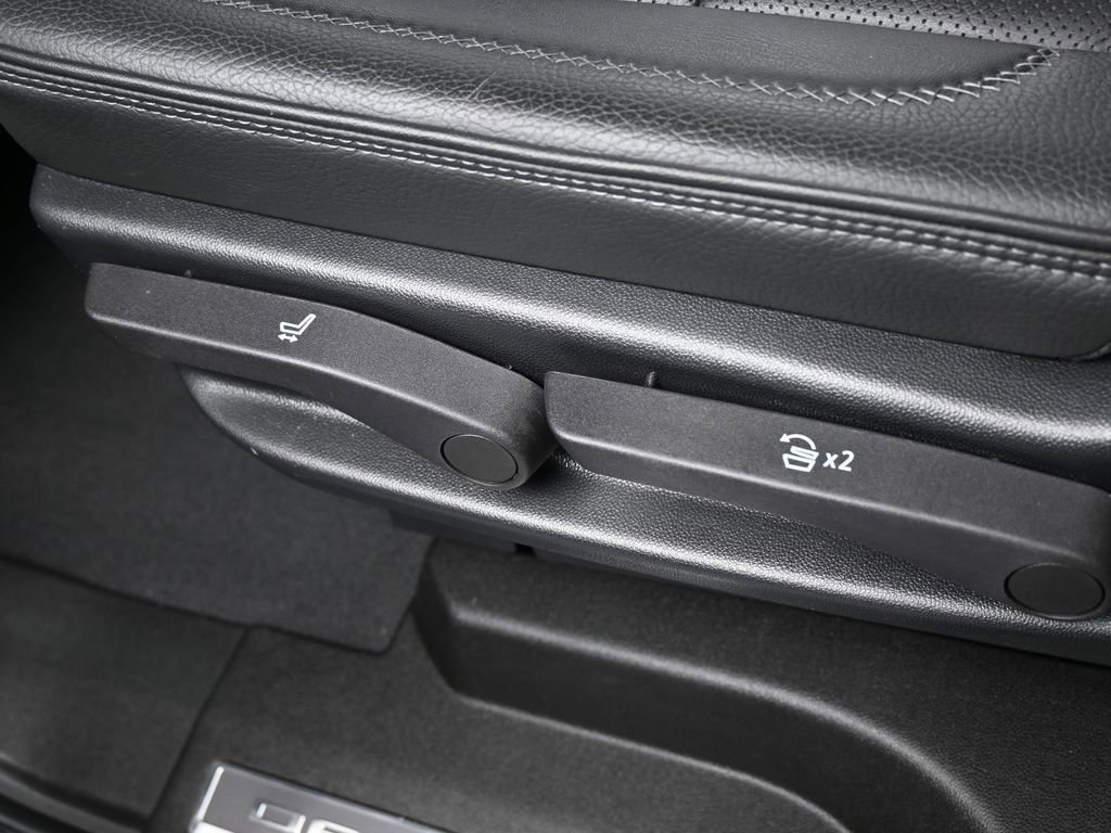 Used 2022 GMC Yukon Denali w/ Denali Premium Package image 40