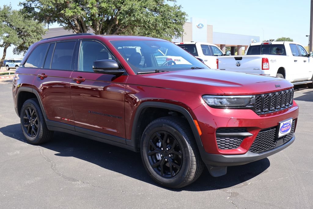 Used 2024 Jeep Grand Cherokee Altitude RWD image 9