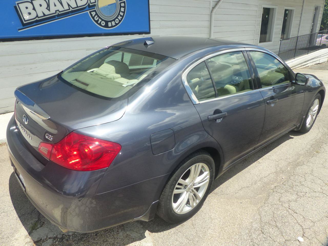 Used 2011 INFINITI G25 Journey RWD image 5