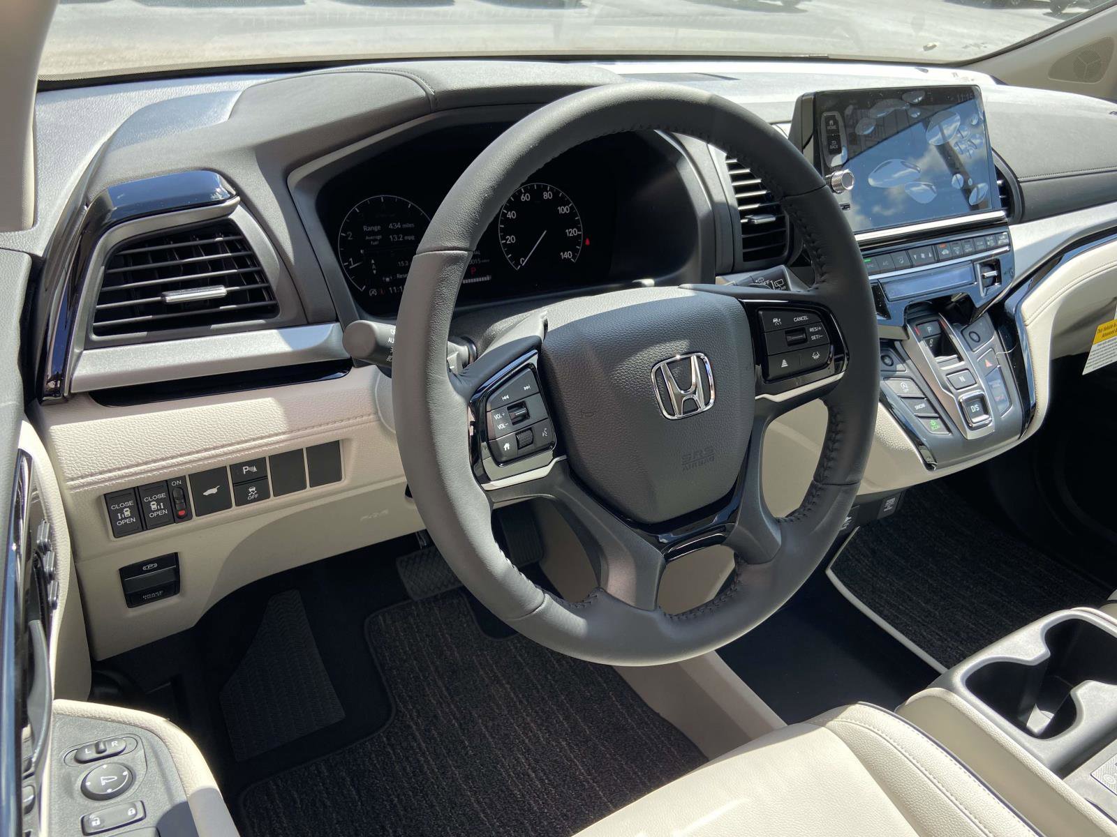 New 2026 Honda Odyssey Touring image 4