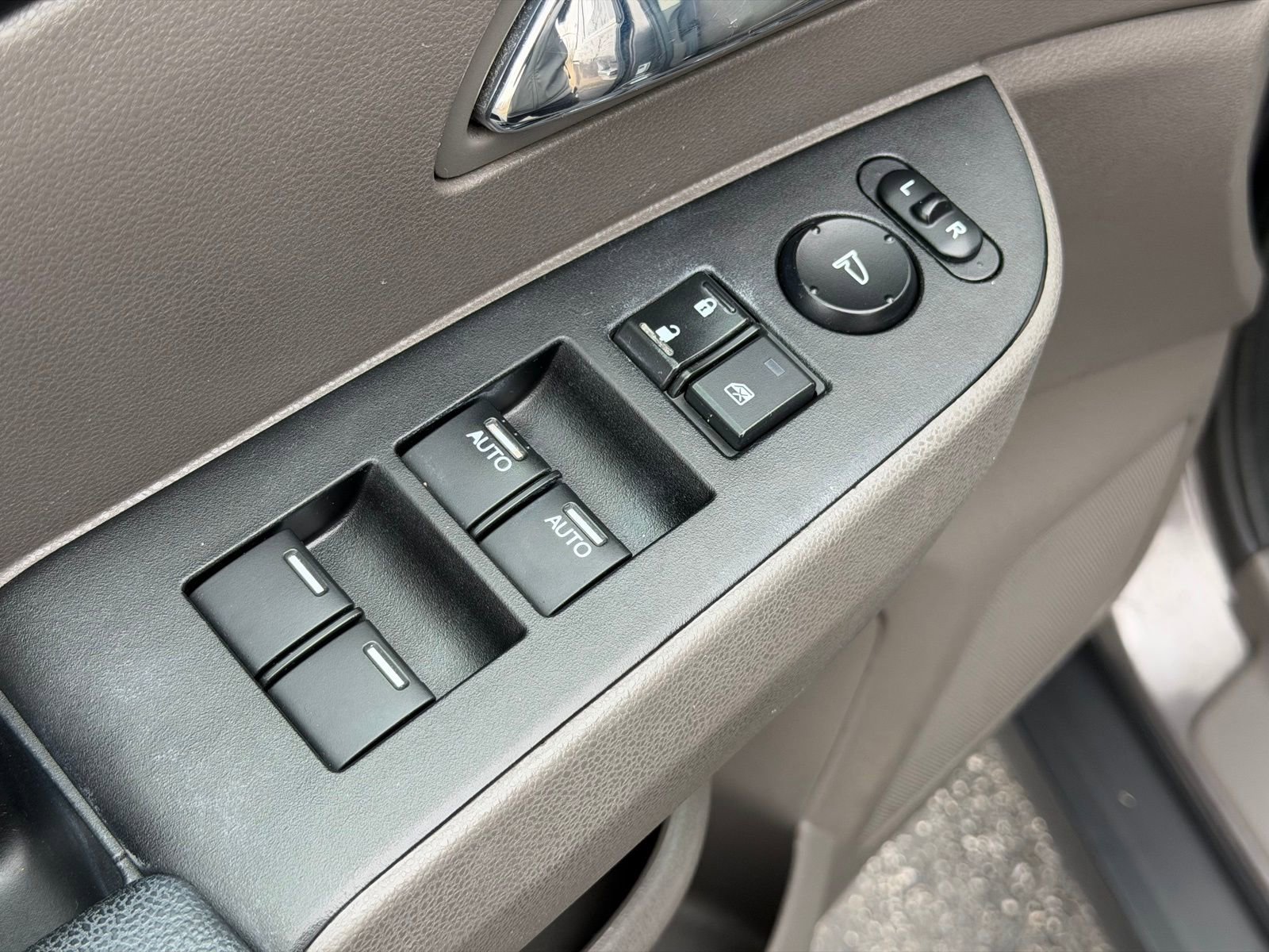 Used 2016 Honda Odyssey SE image 14