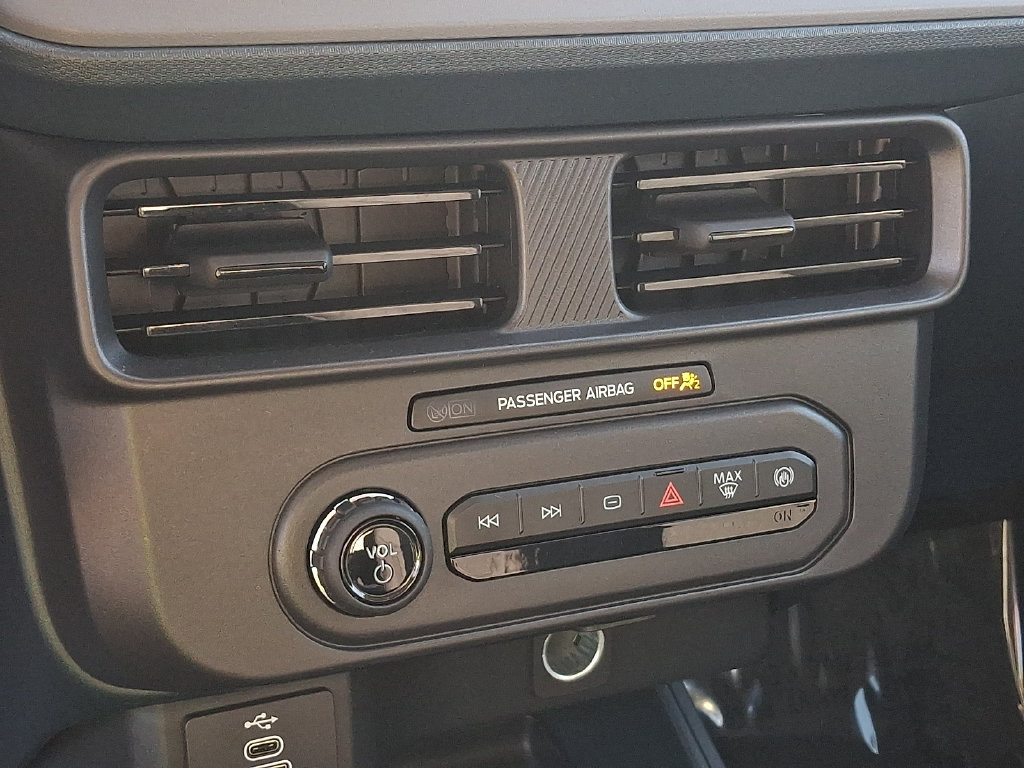Used 2025 Ford Maverick XL w/ Equipment Group 101A AWD/4WD image 16