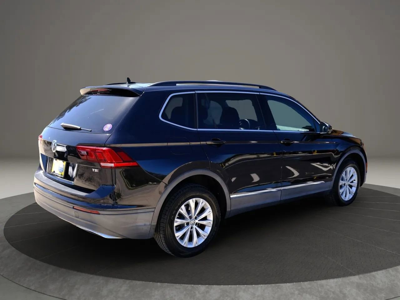 Used 2018 Volkswagen Tiguan SE FWD image 6