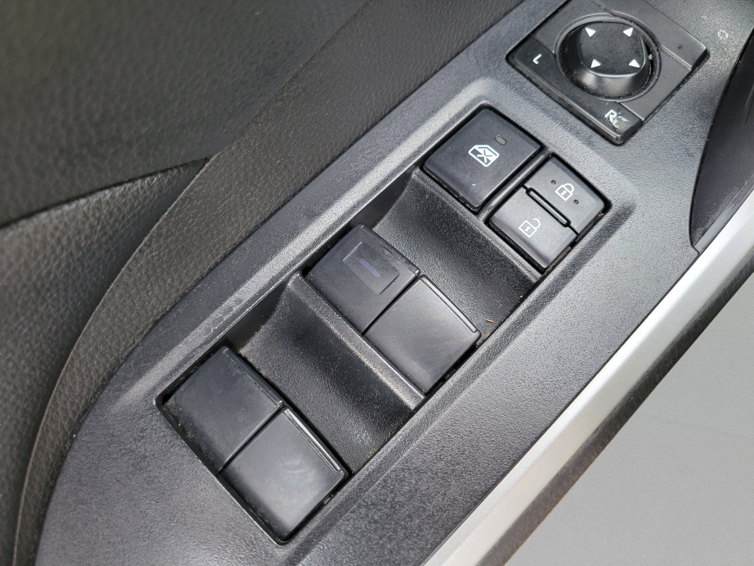 Used 2020 Toyota RAV4 LE w/ Carpet Mat Package FWD image 13