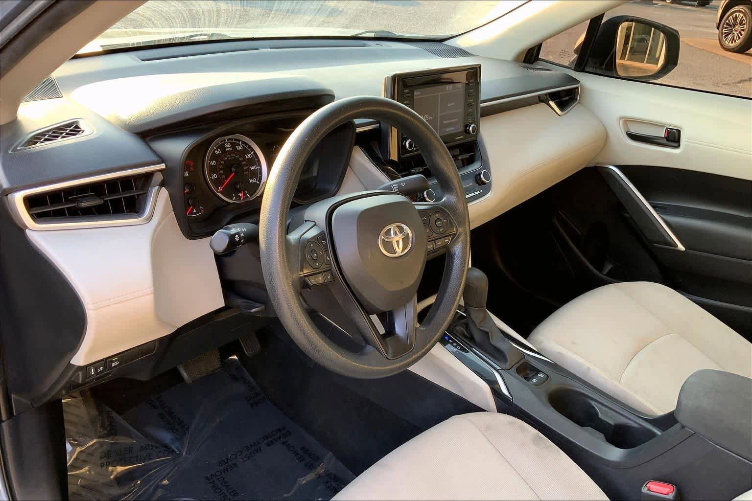 Used 2022 Toyota Corolla Cross L FWD image 17