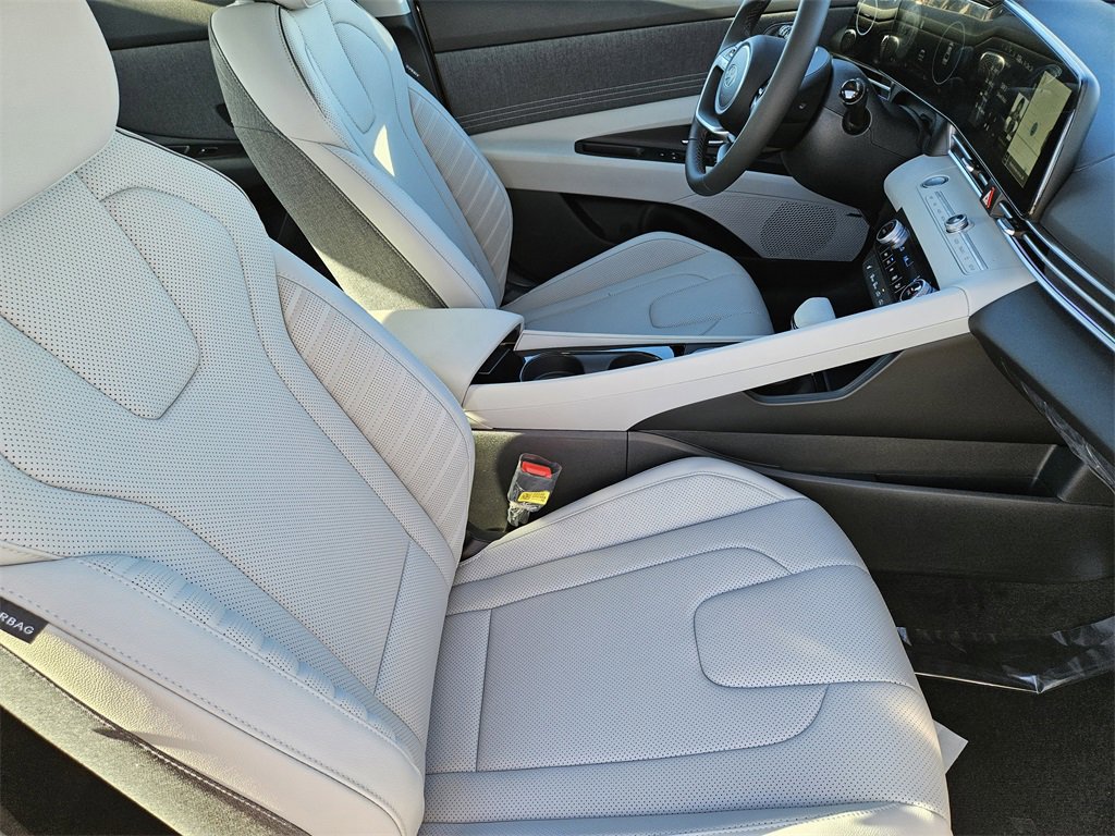 New 2025 Hyundai Elantra Limited image 14