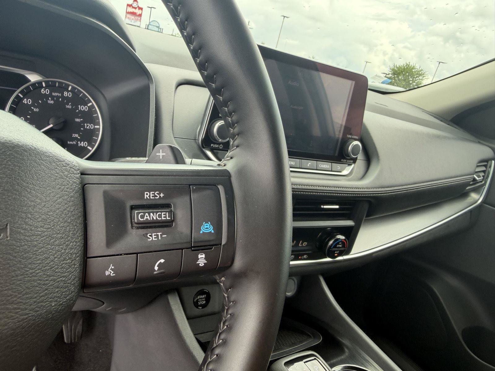 Used 2025 Nissan Rogue SV FWD image 25