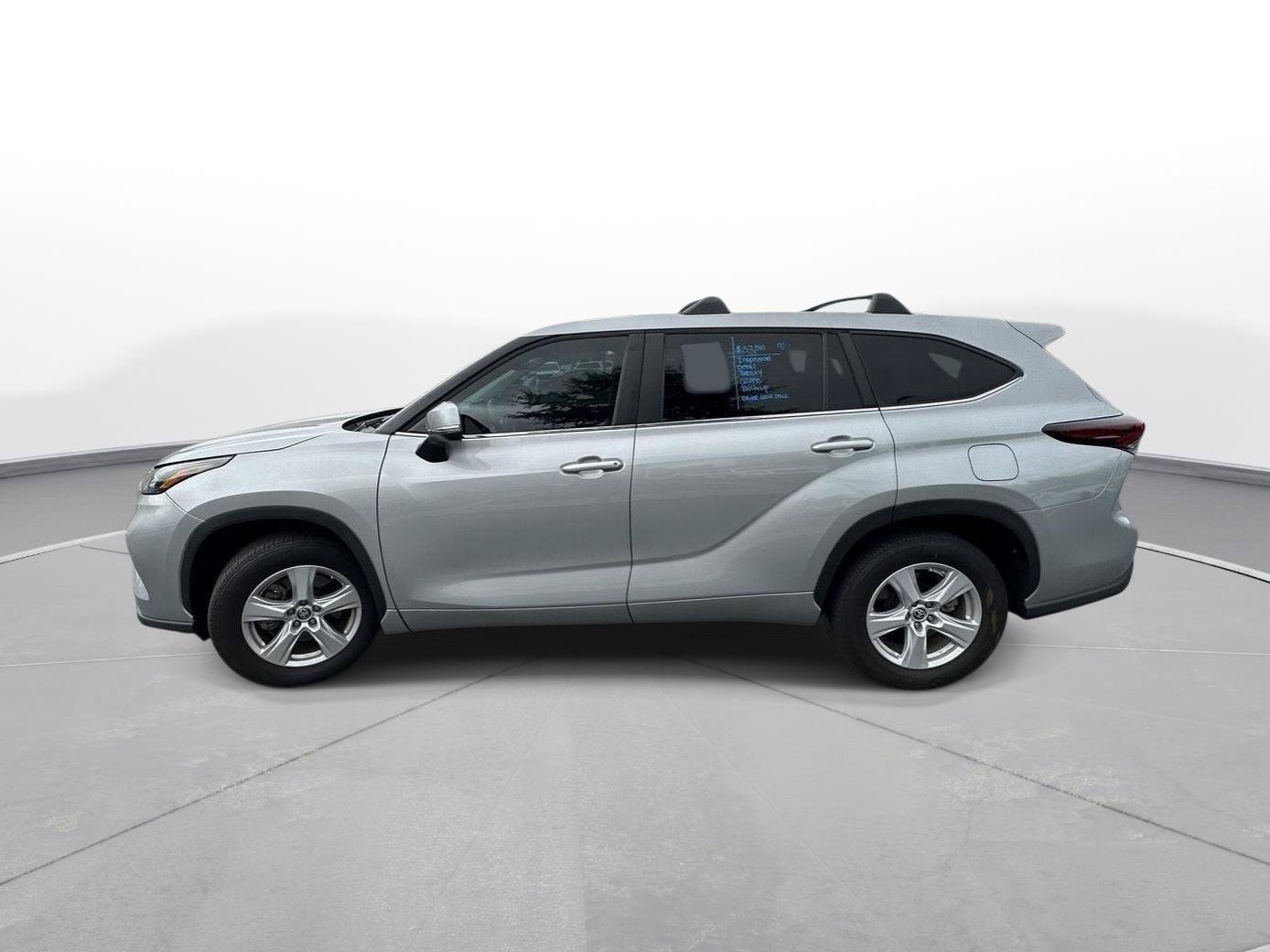 Used 2024 Toyota Highlander LE FWD image 53