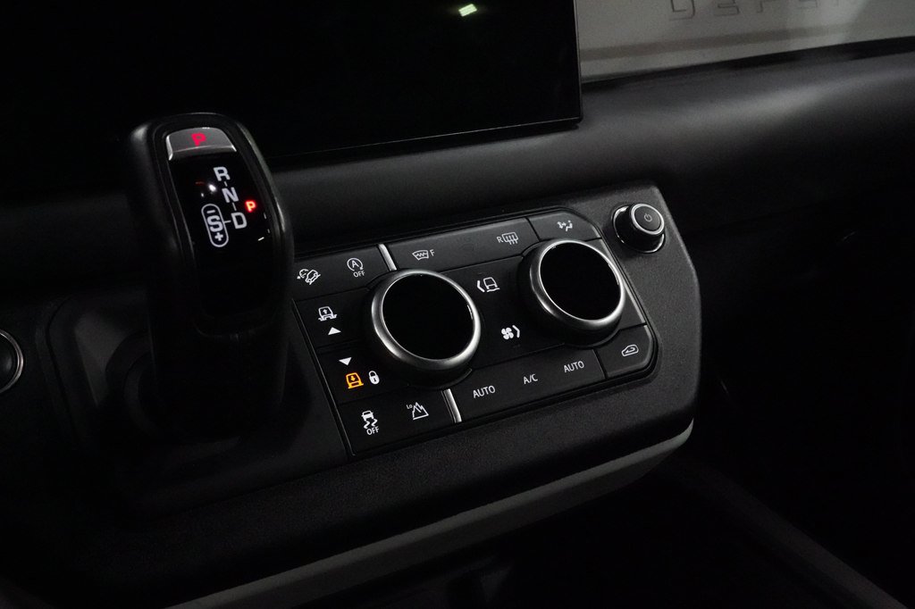 Used 2023 Land Rover Defender 130 X-Dynamic SE AWD/4WD image 14