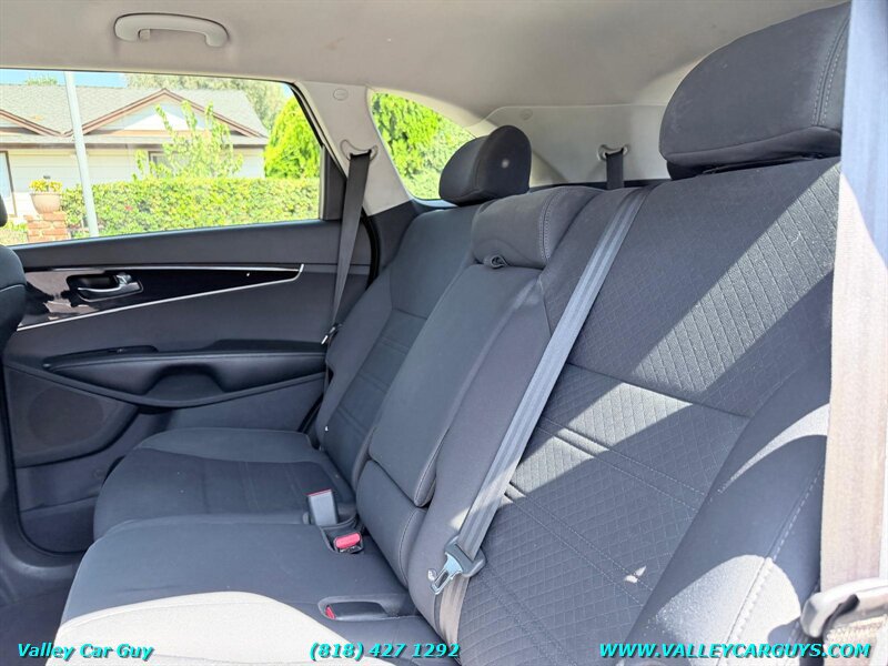 Used 2019 Kia Sorento FWD image 18