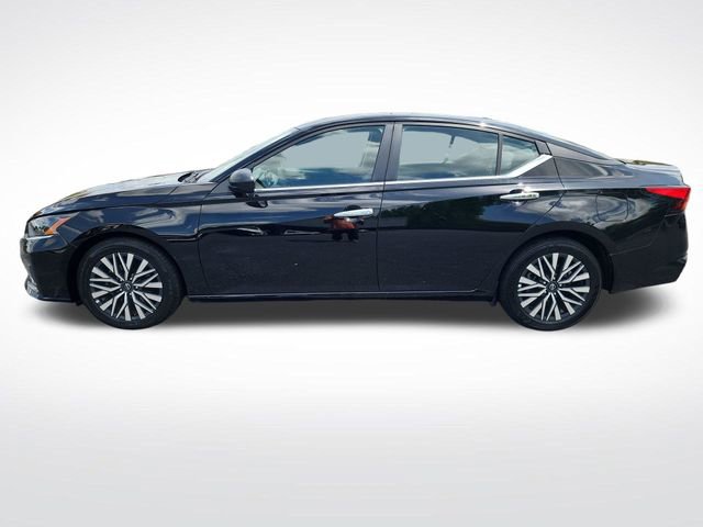 Used 2025 Nissan Altima 2.5 SV FWD image 2