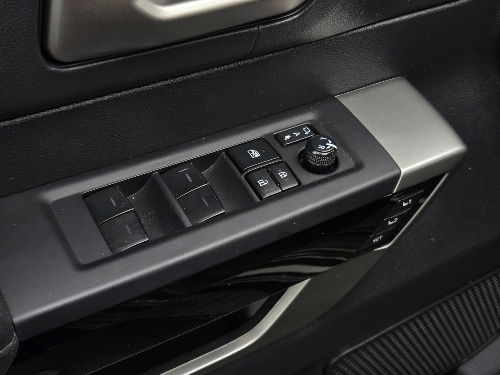 Used 2022 Toyota Tundra Limited image 11