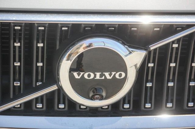 New 2025 Volvo V60 B5 Cross Country Ultra w/ Protection Package Premier image 12