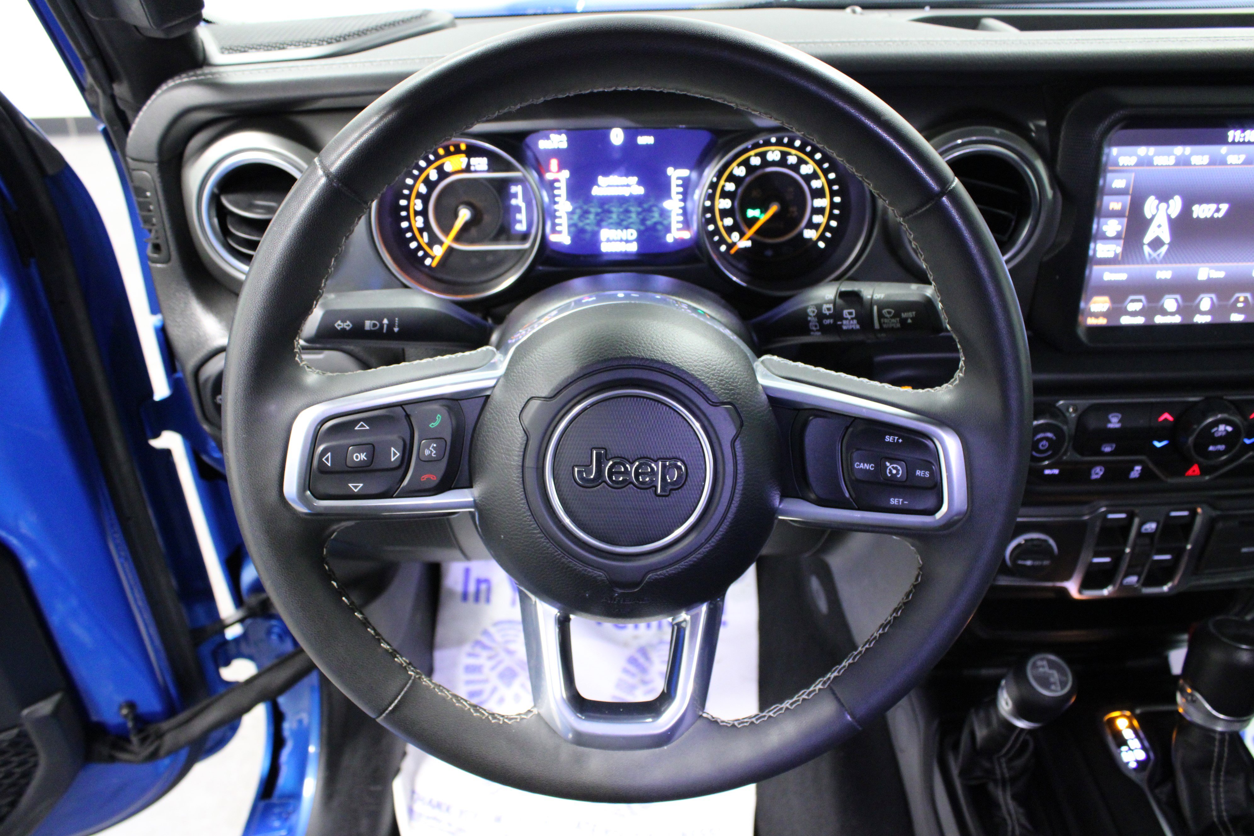 Used 2023 Jeep Wrangler Sahara AWD/4WD image 17