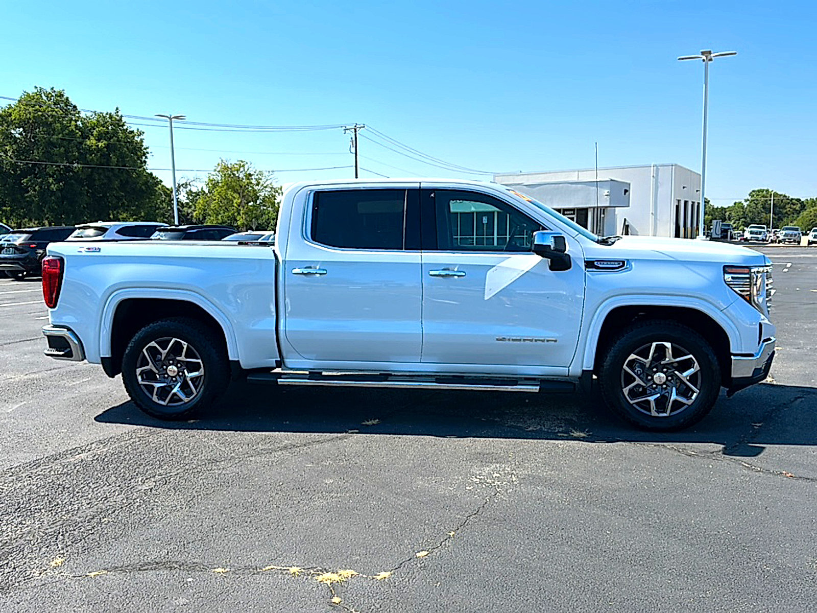 Used 2026 GMC Sierra 1500 SLT AWD/4WD image 9