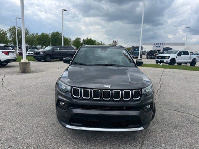 Used 2023 Jeep Compass Limited AWD/4WD image 2