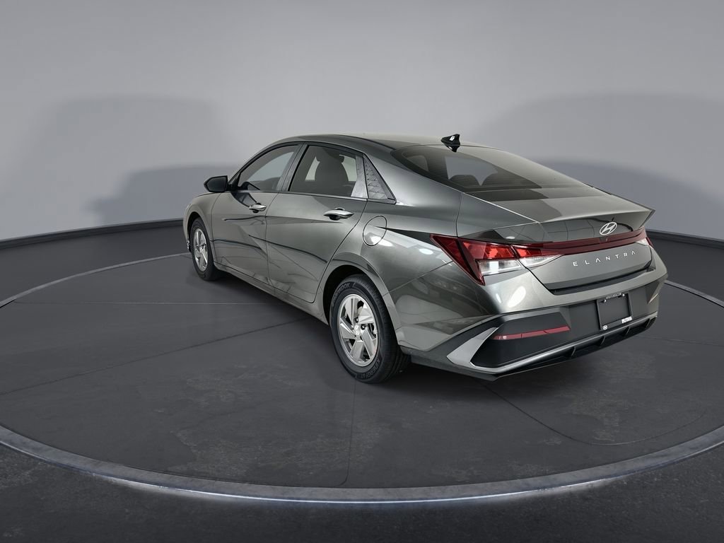 New 2026 Hyundai Elantra SE FWD image 6
