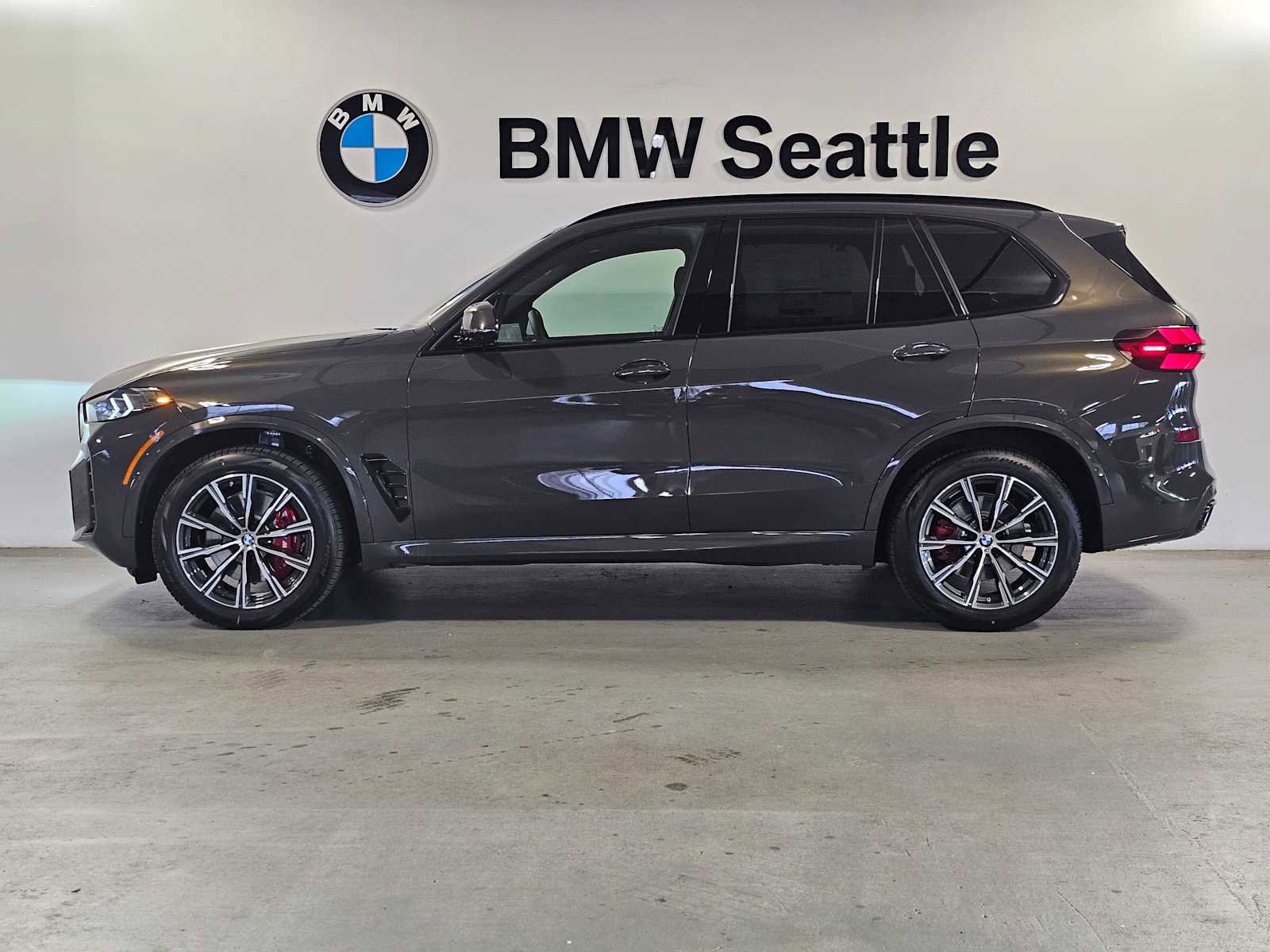 New 2026 BMW X5 xDrive40i w/ M Sport Package image 3