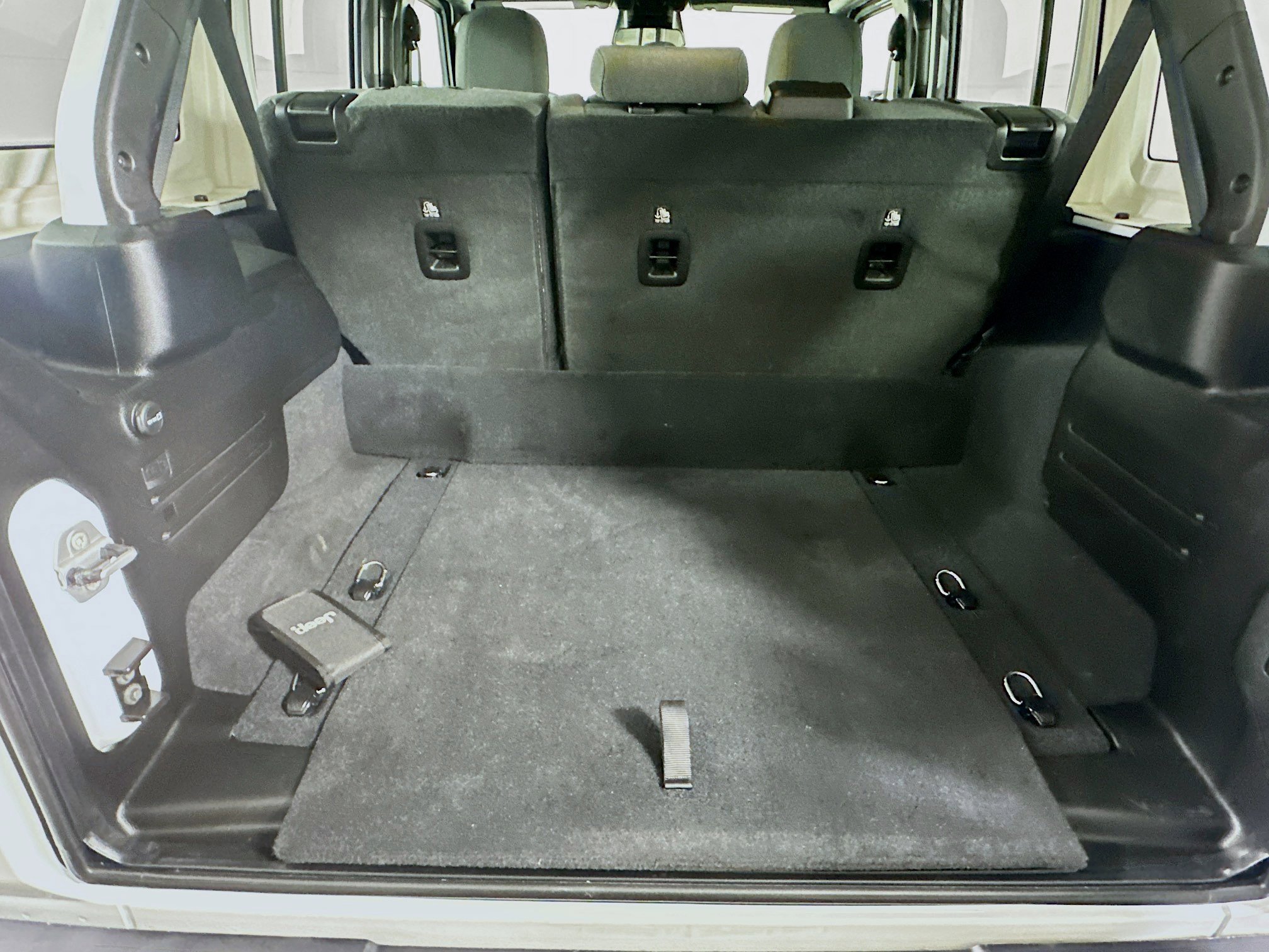 Used 2025 Jeep Wrangler Sahara image 26