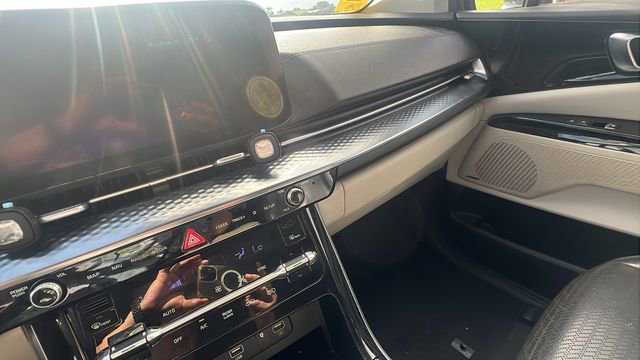 Used 2023 Kia Carnival SX Prestige image 18