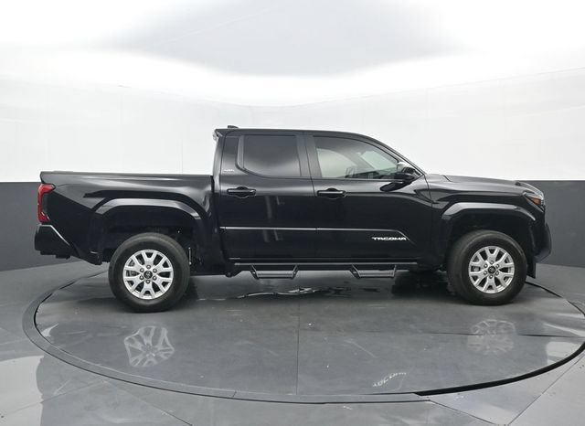 Used 2024 Toyota Tacoma SR5 AWD/4WD image 2
