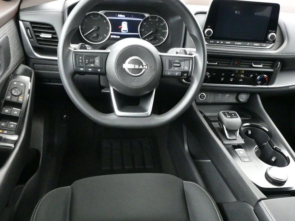 Used 2023 Nissan Rogue S image 16
