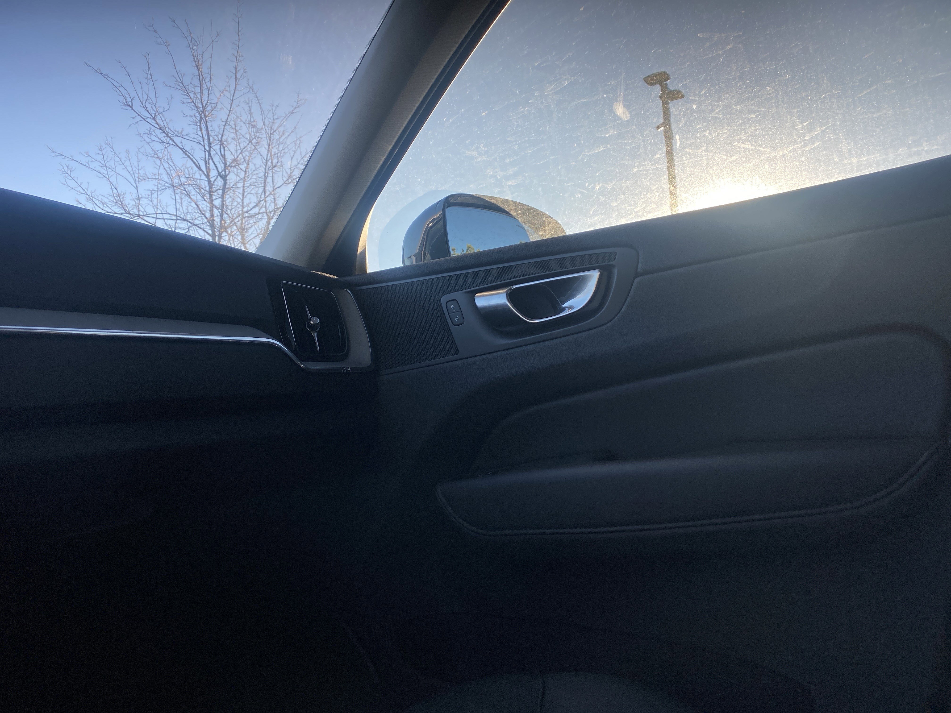 Used 2025 Volvo XC60 B5 Plus image 16