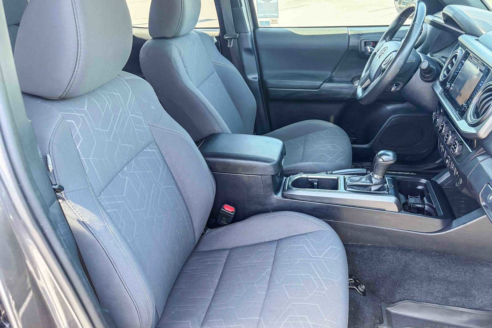 Used 2018 Toyota Tacoma TRD Sport w/ Technology Package image 15