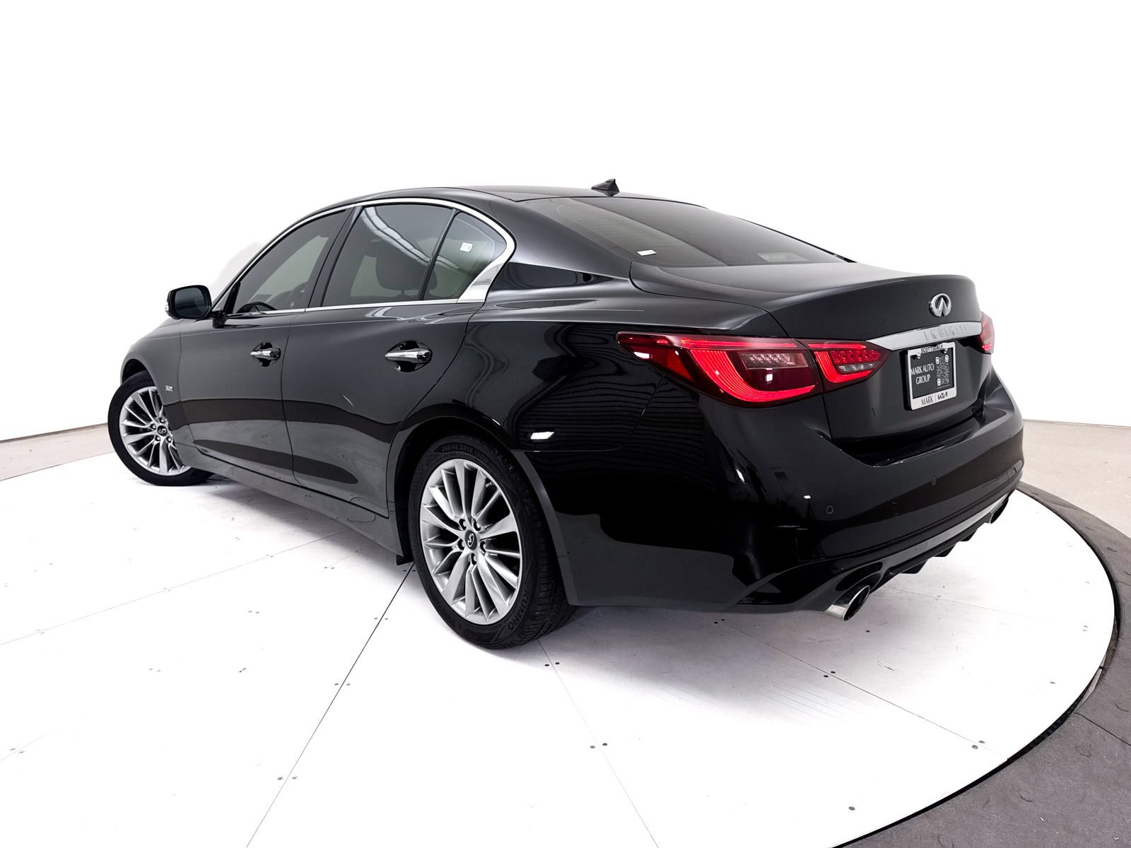 Used 2018 INFINITI Q50 Luxe w/ Essential Package (3.0T Luxe) RWD image 2