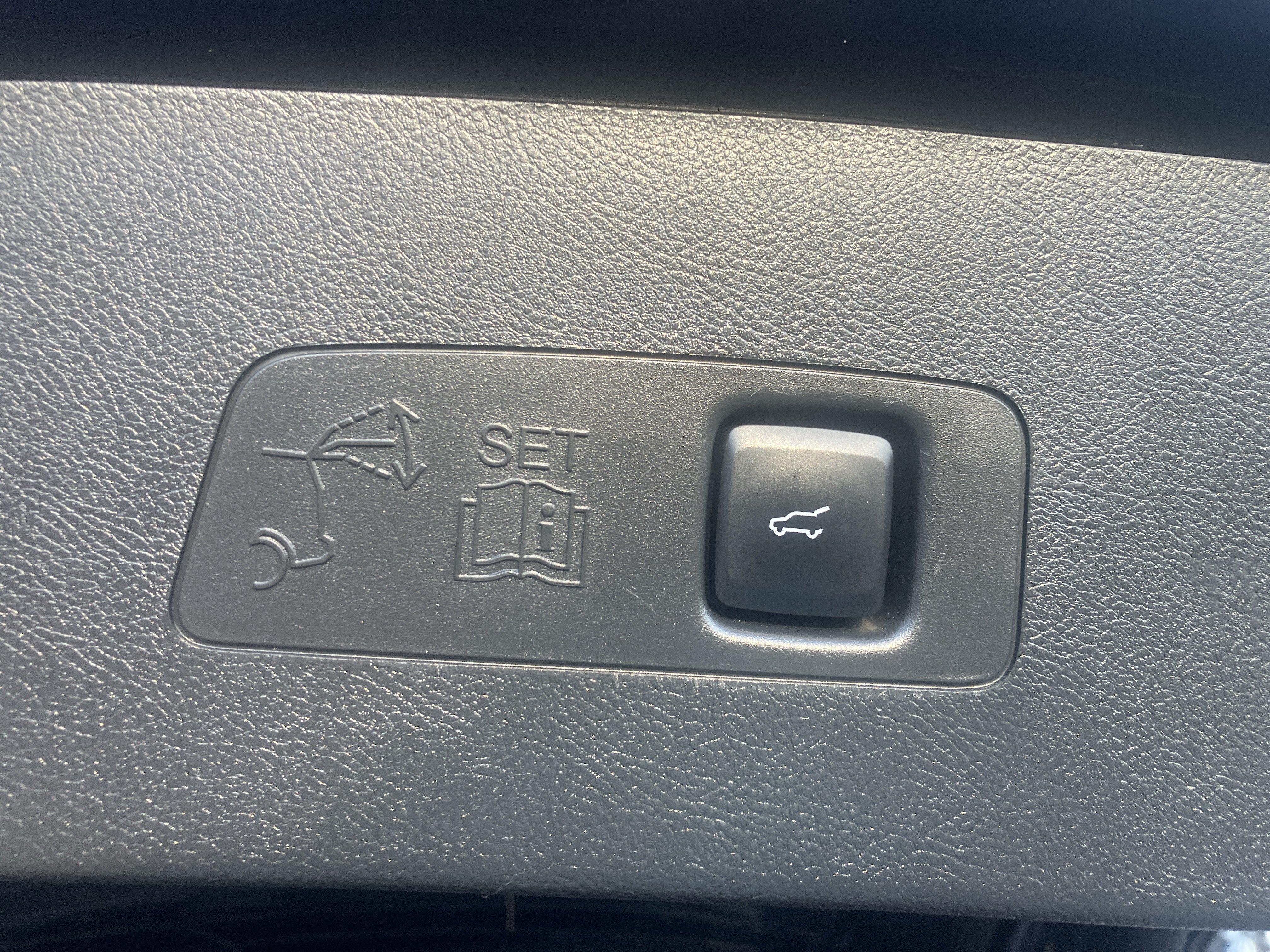 Used 2023 Lincoln Corsair AWD image 13