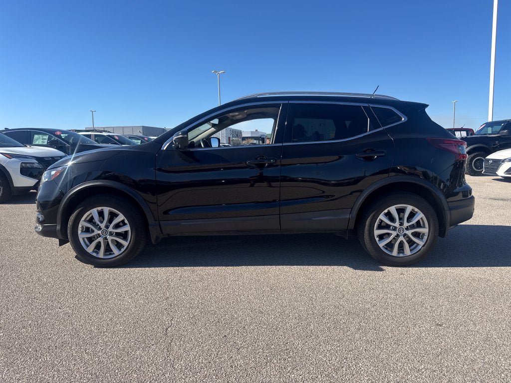 Used 2022 Nissan Rogue Sport SV w/ Technology Package FWD image 3