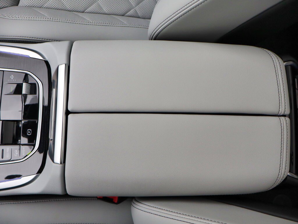 Used 2025 BMW X7 xDrive40i w/ M Sport Package AWD/4WD image 35