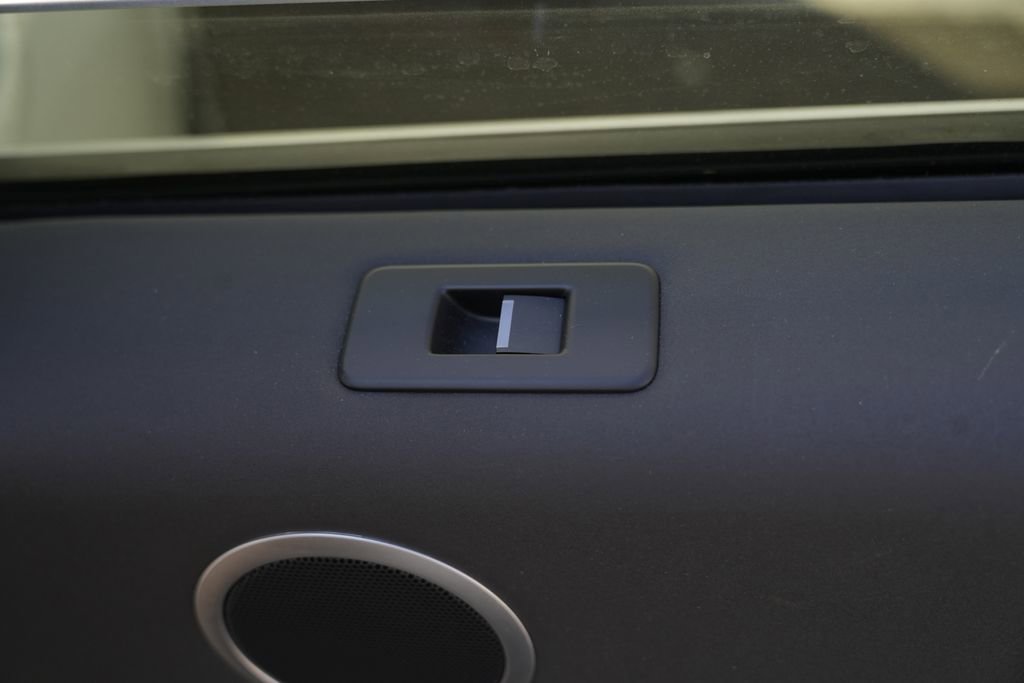 Used 2019 Land Rover Discovery HSE AWD/4WD image 40