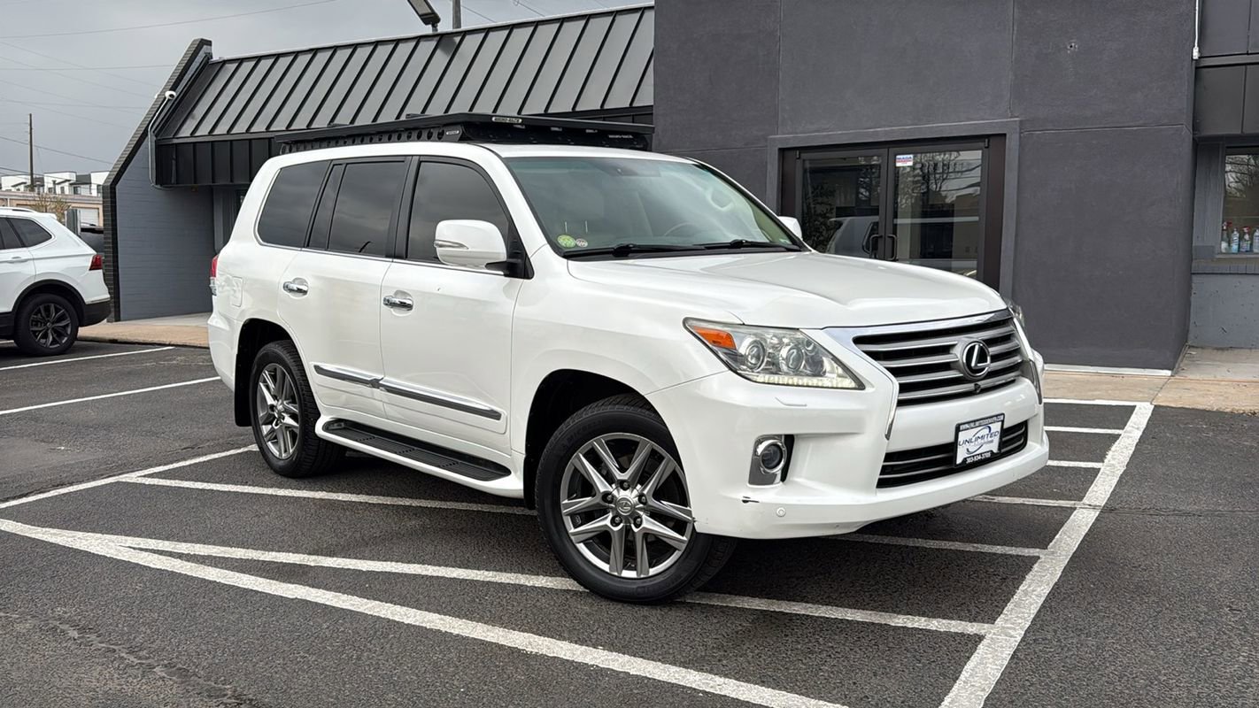Used 2013 Lexus LX 570 4WD w/ Luxury Pkg image 1