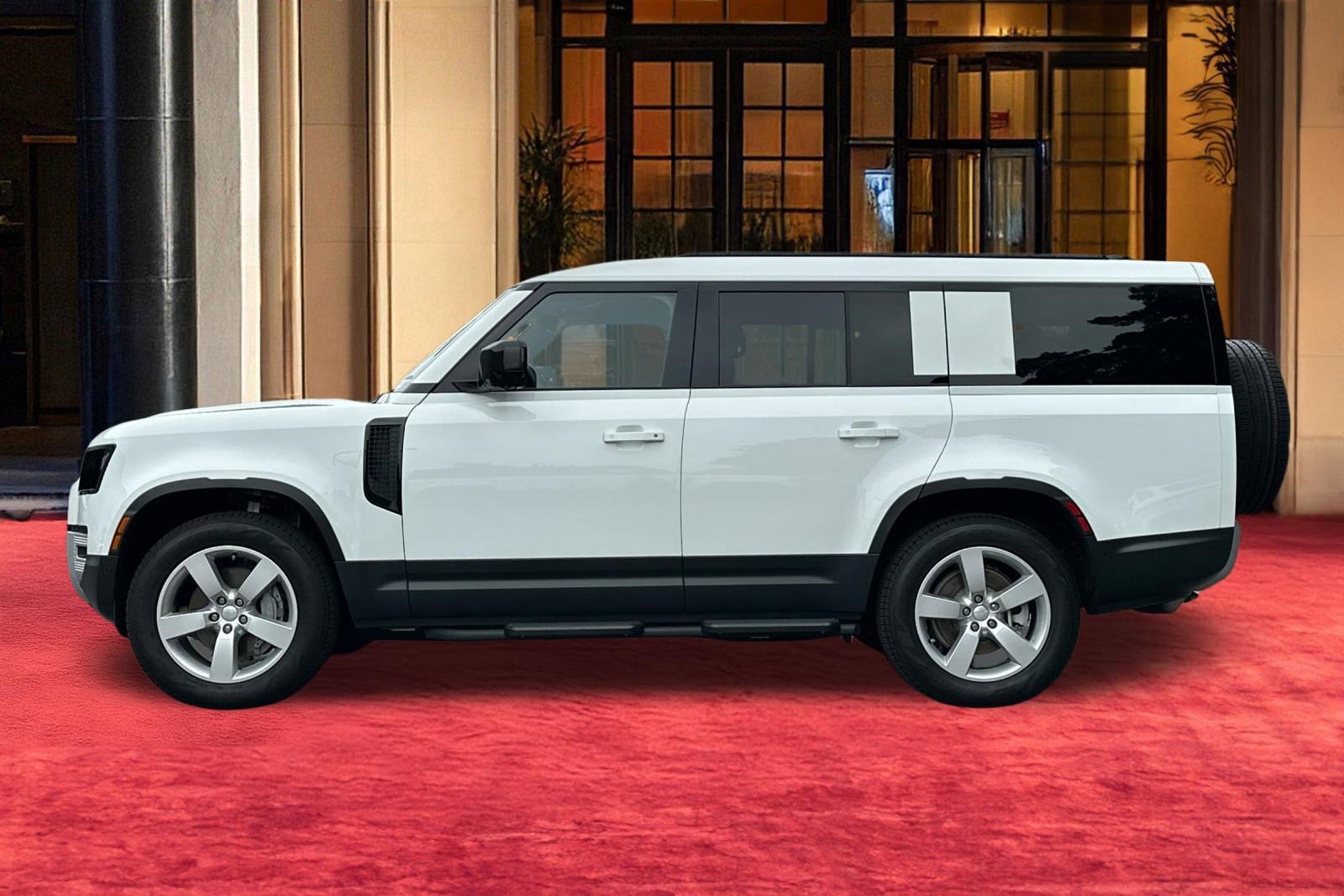 Used 2025 Land Rover Defender 130 S image 3