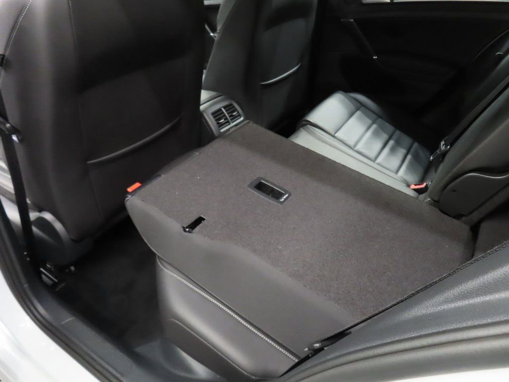 Used 2016 Volkswagen Golf R 4-Door image 47