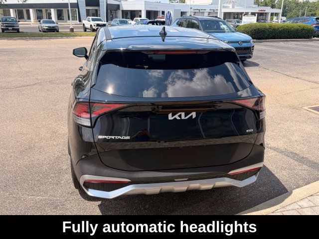 Used 2024 Kia Sportage LX AWD/4WD image 3