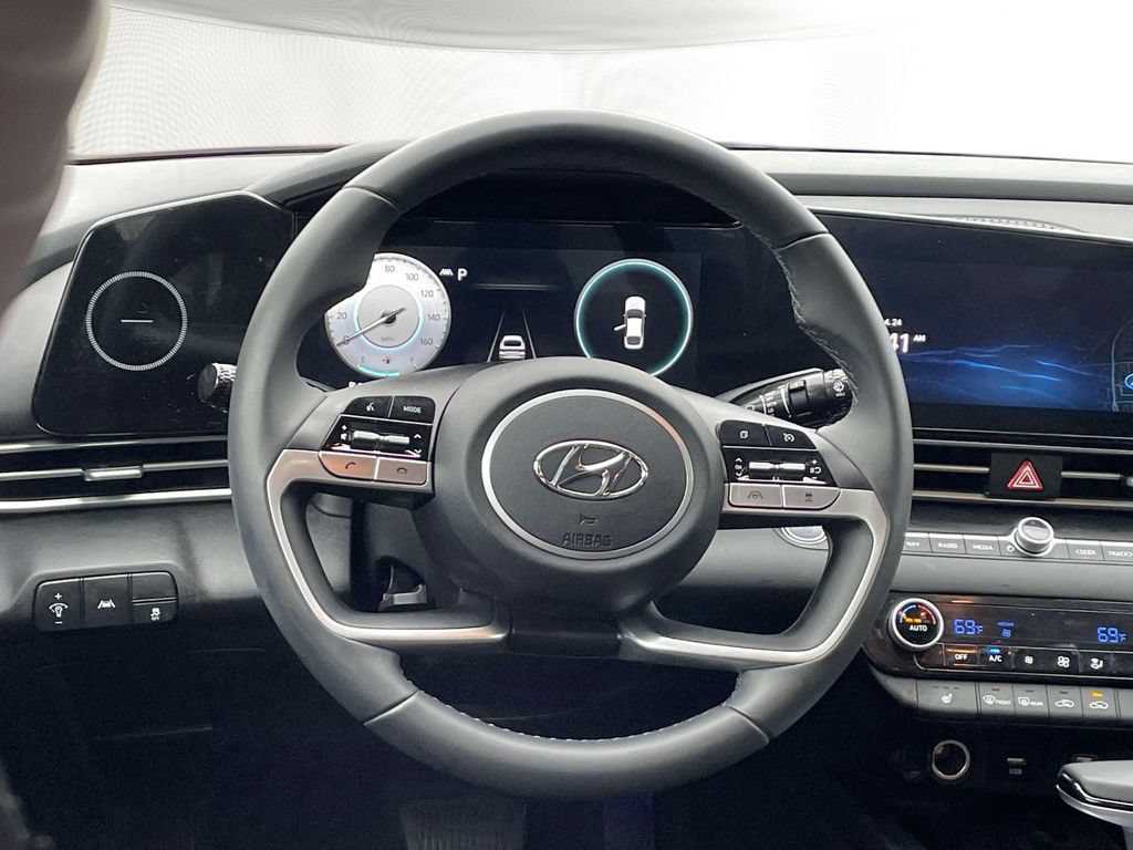 Used 2023 Hyundai Elantra SEL w/ Convenience Package FWD image 17