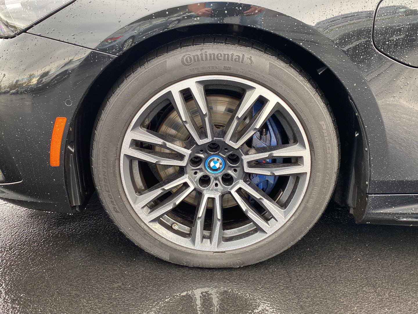 Used 2025 BMW 550e xDrive w/ Premium Package AWD/4WD image 9