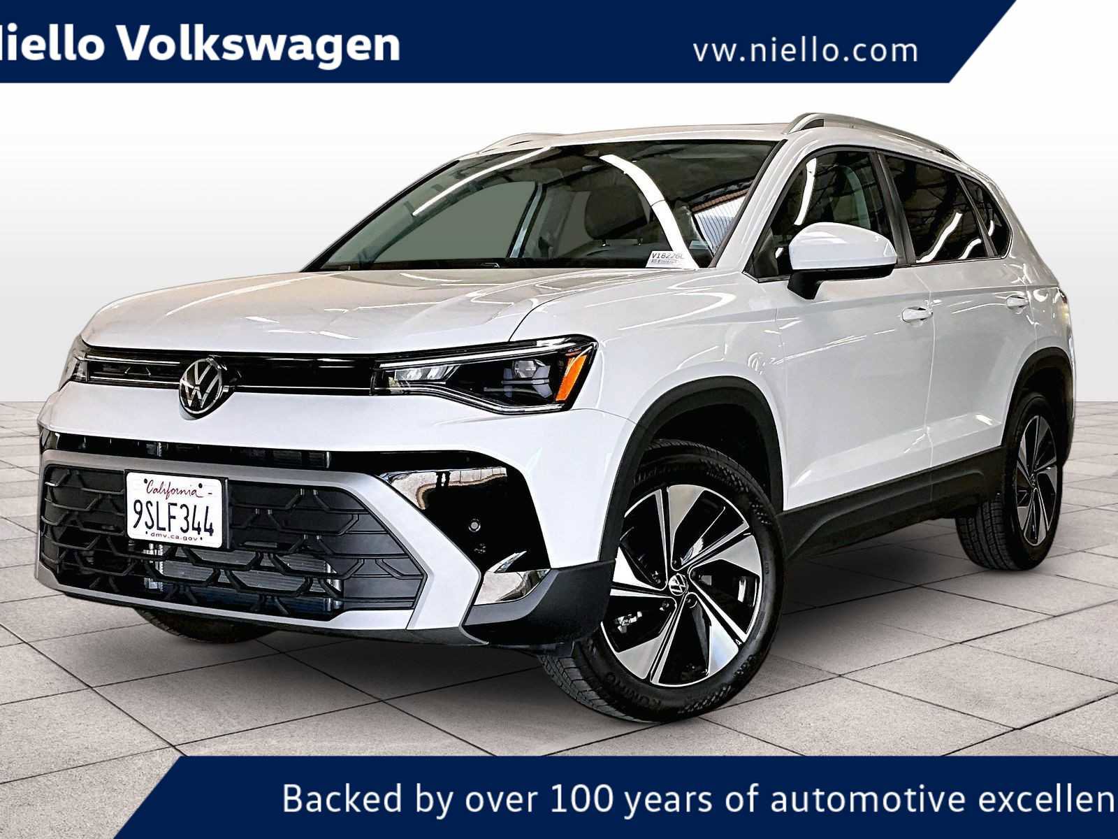 Used 2025 Volkswagen Taos SE w/ Panoramic Sunroof Package image 1