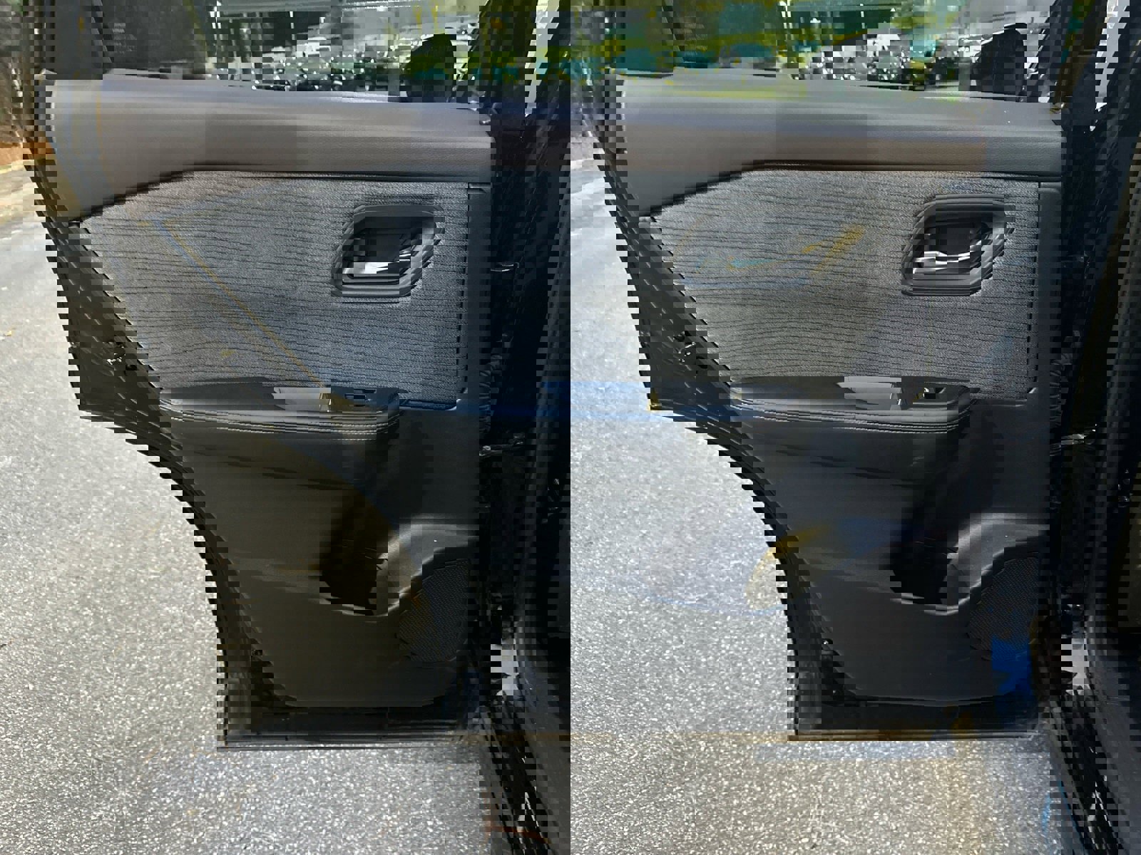 Used 2023 Nissan Rogue SV image 21