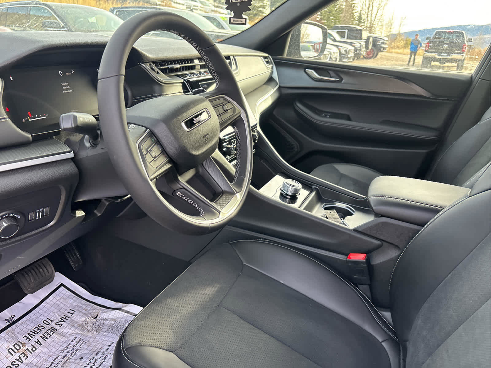 New 2025 Jeep Grand Cherokee L Laredo image 18