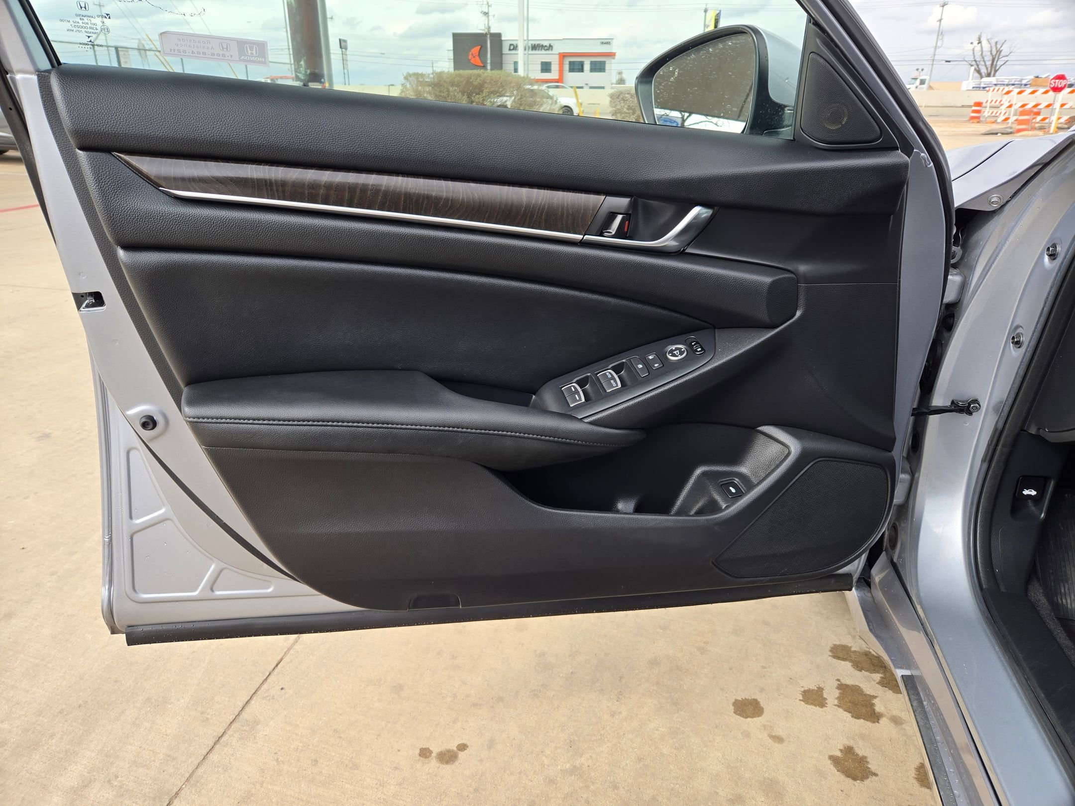 Used 2020 Honda Accord EX image 11
