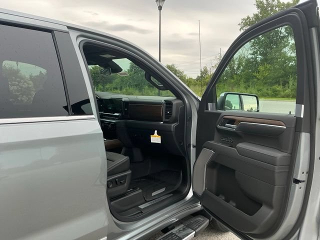 Used 2026 Chevrolet Silverado 1500 High Country w/ High Country Premium Package AWD/4WD image 18