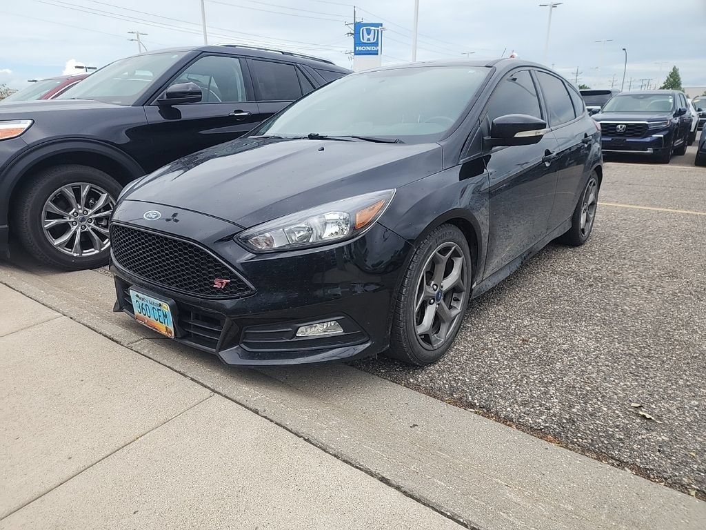 Used 2018 Ford Focus ST FWD image 3