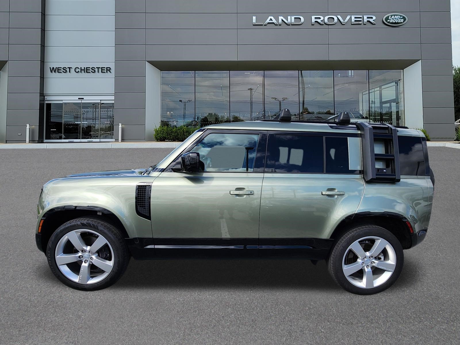 Certified 2025 Land Rover Defender 110 X-Dynamic SE AWD/4WD image 5